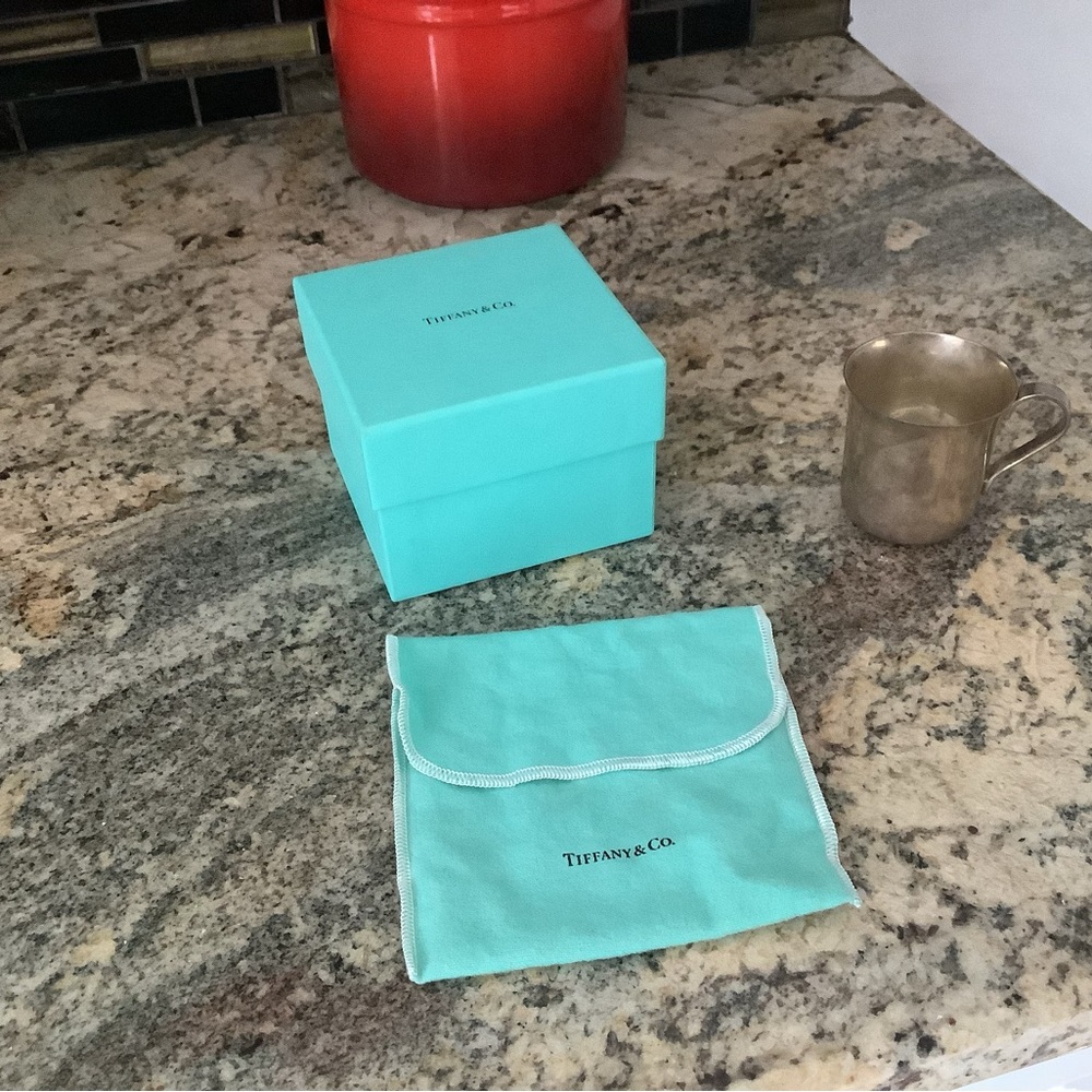 Authentic TIFFANY & Co. Stirling silver baby cup with handle - Picture 2 of 16